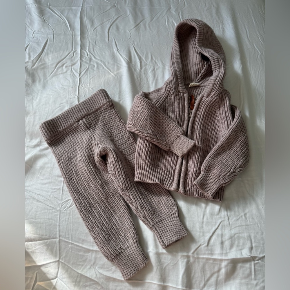 Goumi baby knit sweater and pants set! 6-9 months.